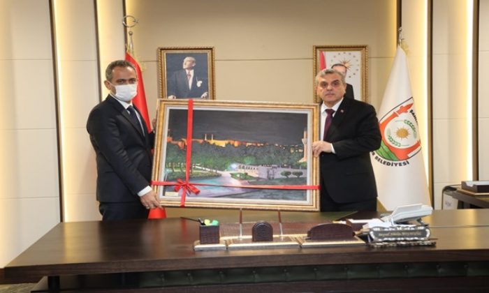 BAKAN ÖZER’DEN ŞANLIURFA BÜYÜKŞEHİR BELEDİYESİNE ÖVGÜ
